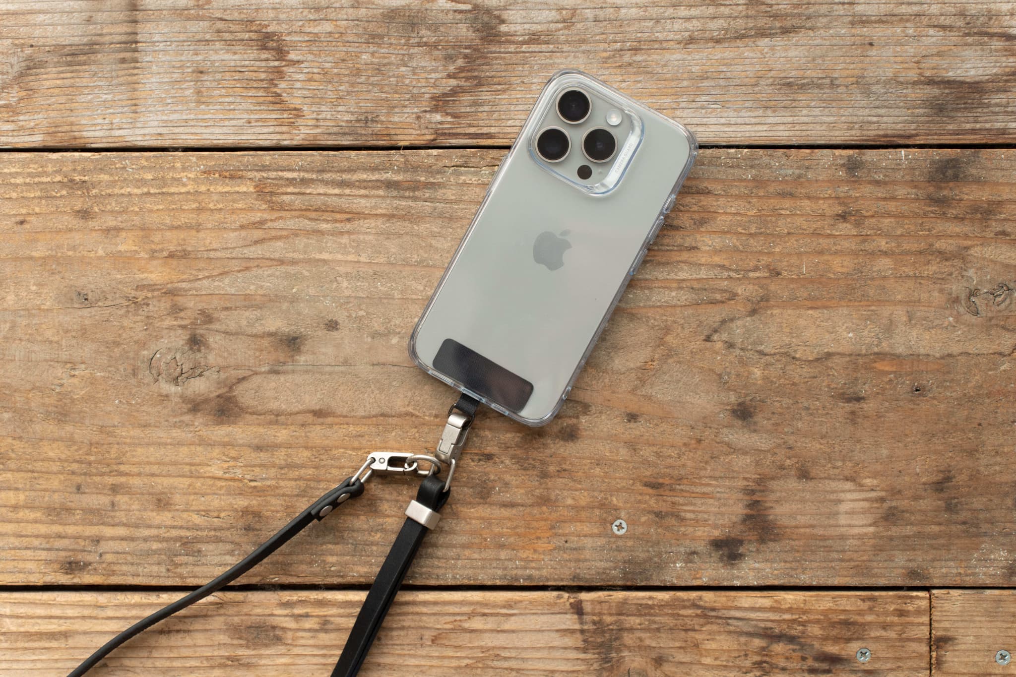 スマホにもカメラにも使える2WAY ストラップ「Leather Long Strap」