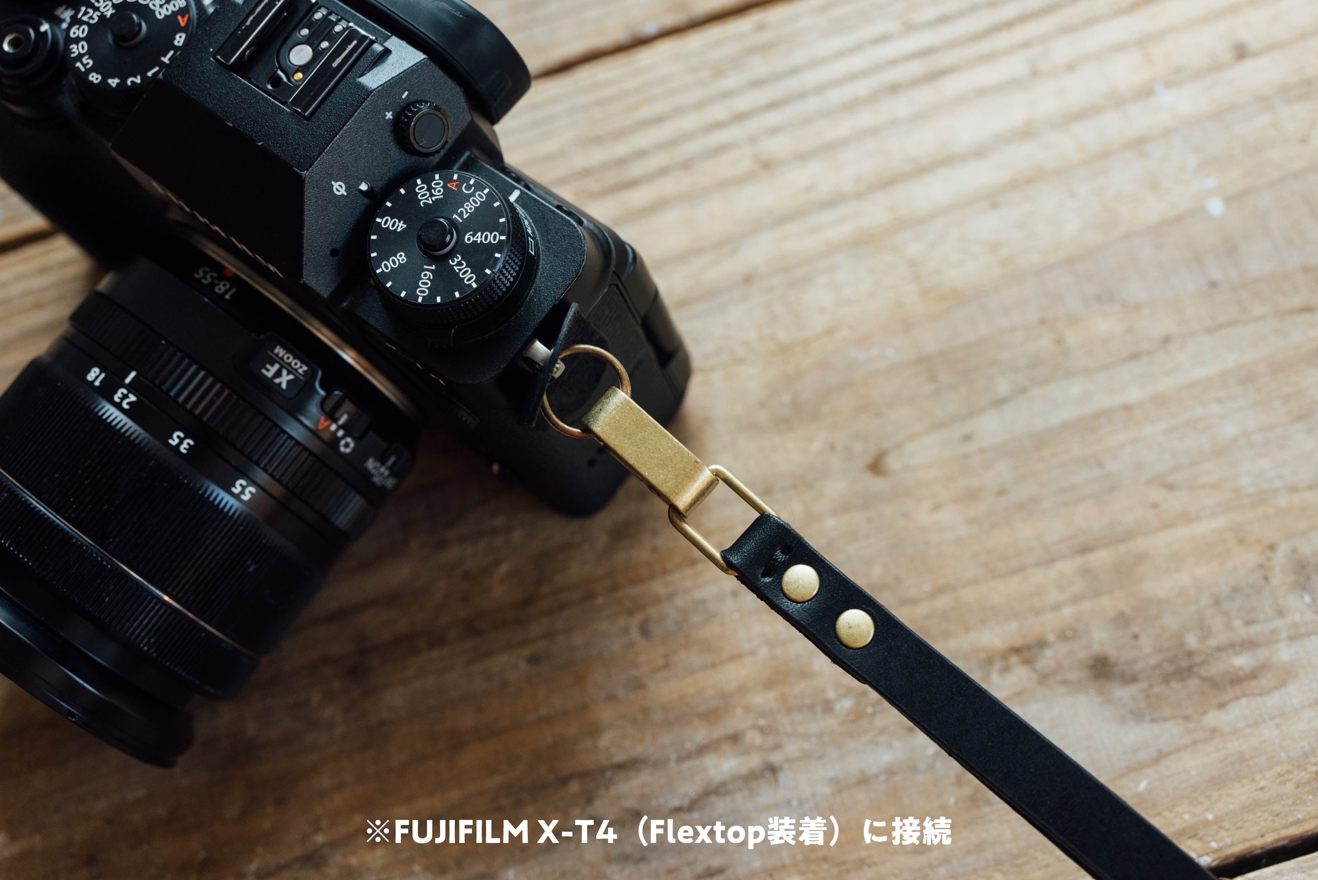 革と真鍮のベーシックなハンドストラップ「Leather Hand Strap」