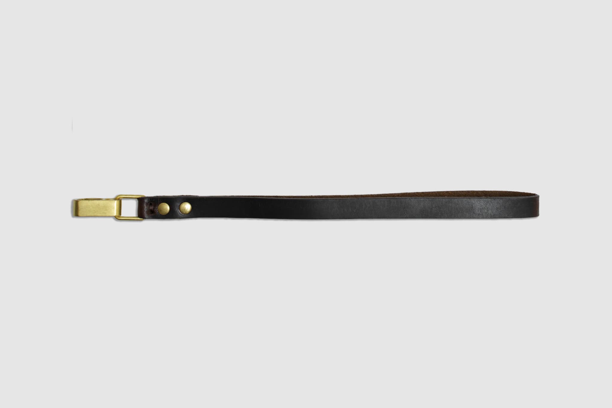 革と真鍮のベーシックなハンドストラップ「Leather Hand Strap」