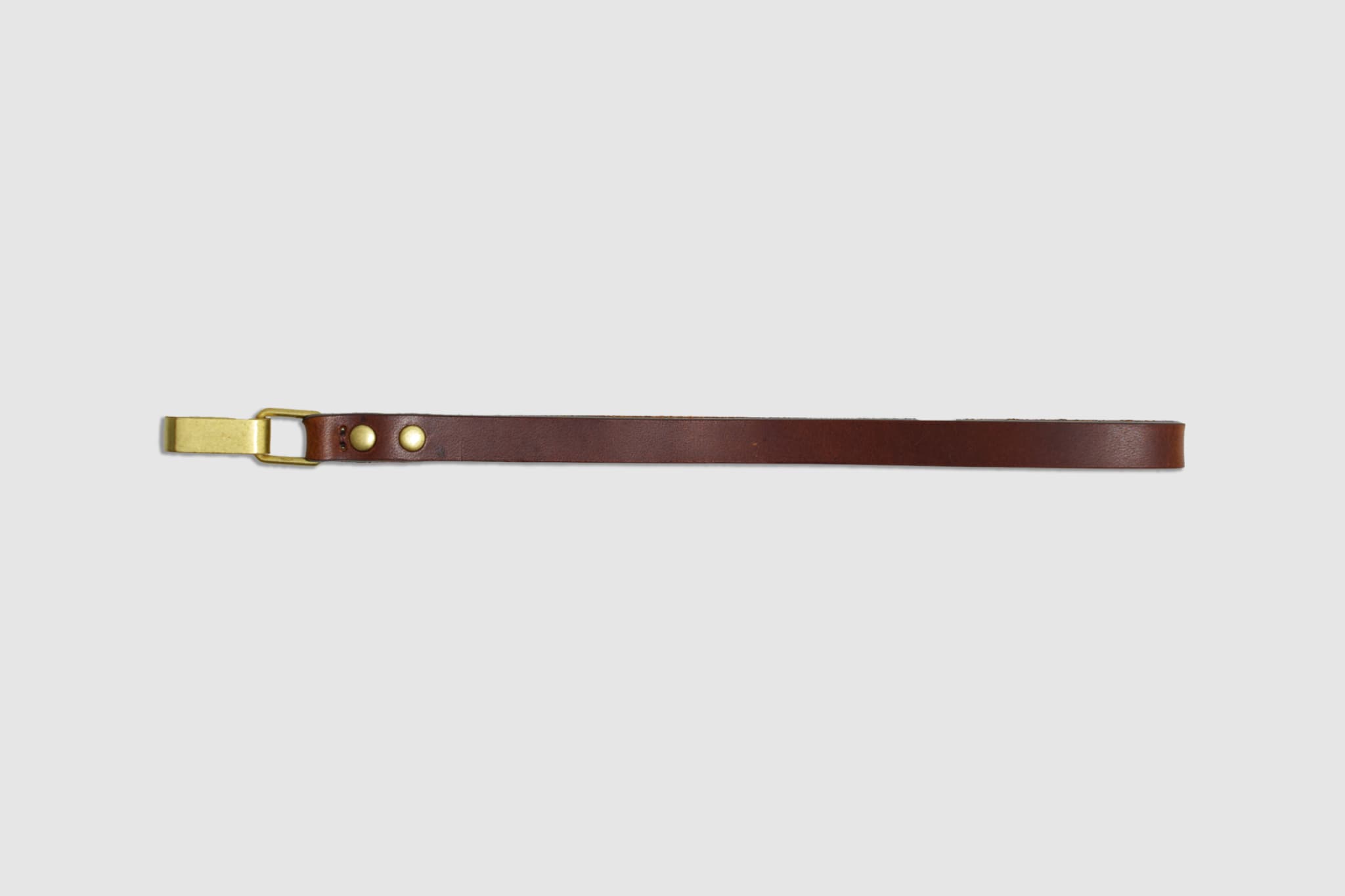 革と真鍮のベーシックなハンドストラップ「Leather Hand Strap」