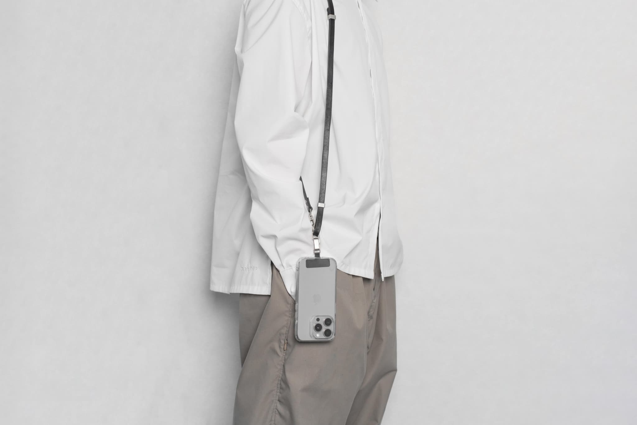 スマホにもカメラにも使える2WAY ストラップ「Leather Long Strap」