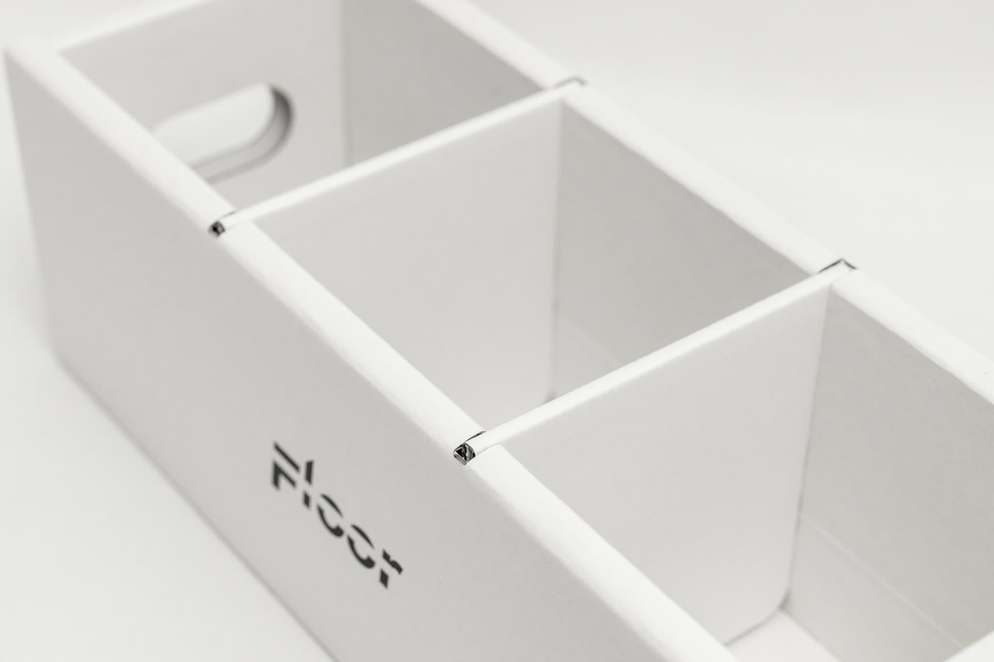 段ボールから組み立てる自分だけの収納システム「FLOORBOX」