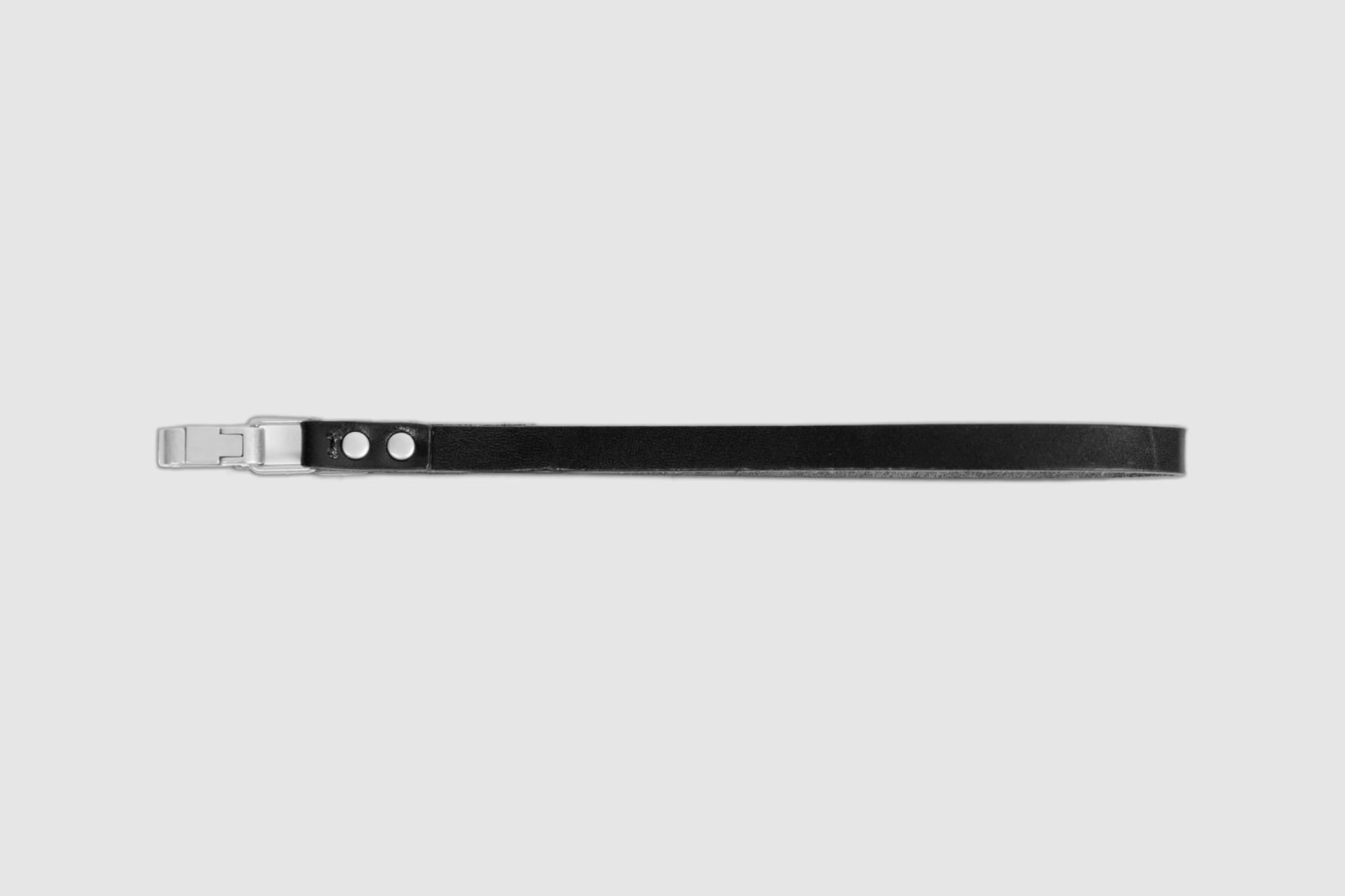 革と真鍮のベーシックなハンドストラップ「Leather Hand Strap」